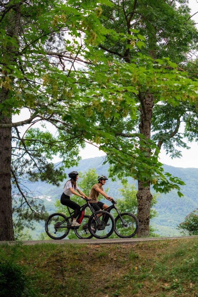 Passeggiata con e-bike in natura